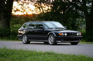 BMW M5 Touring 1992 года  (EU)